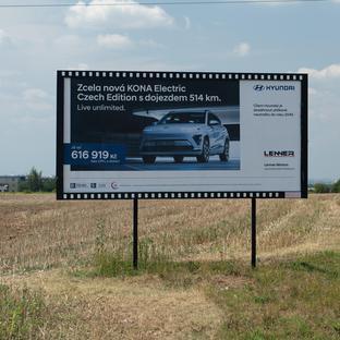 Billboard: Lenner Motors / Hyundai Kona EV