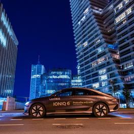 Hyundai IONIQ 6 night session