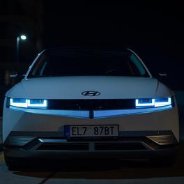 Hyundai IONIQ 5 night session